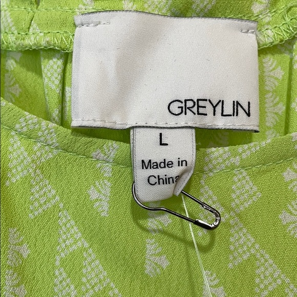 BNWT Sleeveless Shirt with long side - Picture 2 of 10